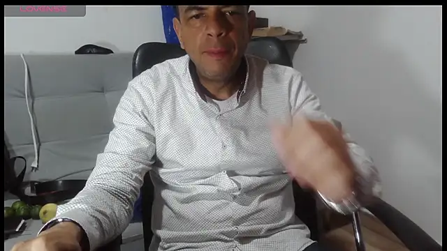 latinmartin73 online show from April 8, 1:06 am