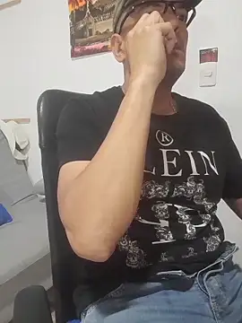 latinmartin73 online show from November 23, 2:11 am