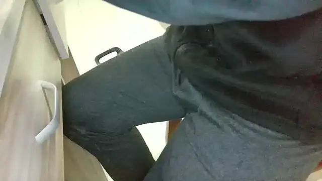 huzi518 online show from March 17, 1:30 pm