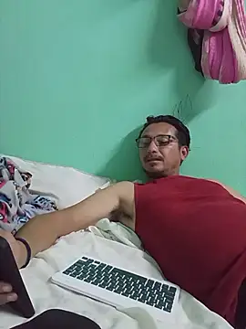 Andresguz35 online show from December 18, 5:47 am