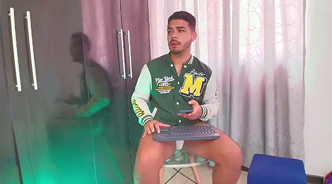 thiagowes online show from December 5, 5:18 pm