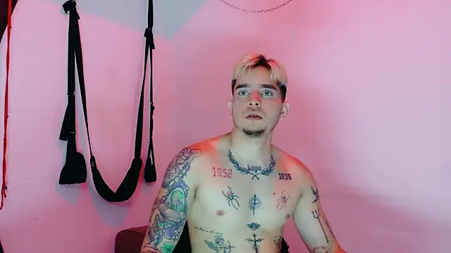 AliceandMax online show from April 4, 1:52 pm