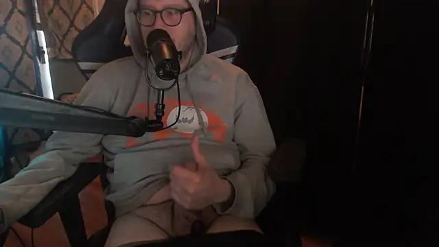 chicostick413 online show from April 10, 11:39 am