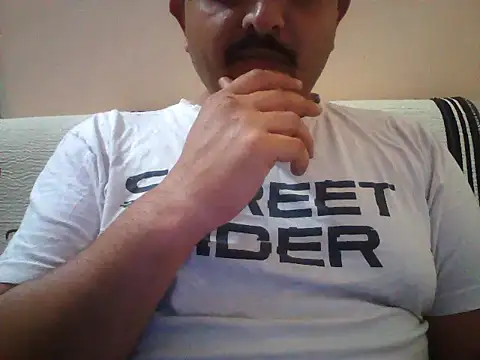 Akhil3290 online show from April 16, 3:23 pm