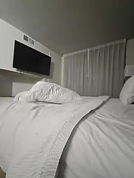 ptut820 online show from April 7, 12:05 pm