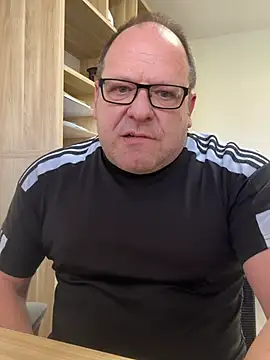 coupleLatinaLovers online show from February 13, 9:36 am