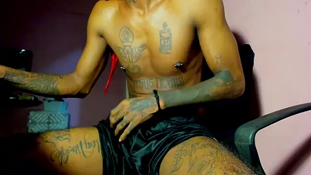 bigblackhotx1 online show from April 9, 10:10 am