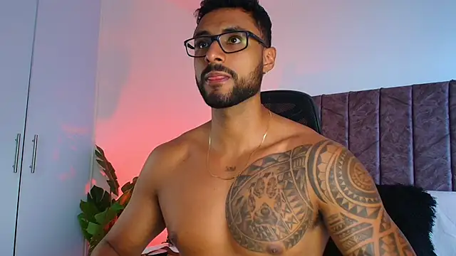 LiamGarcia1 online show from December 2, 6:55 pm