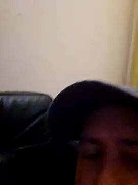 Snapshot of HeteroHotGuy1 chatting on September 9, 9:35 pm HeteroHotGuy1 online show from September 9, 9:35 pm
