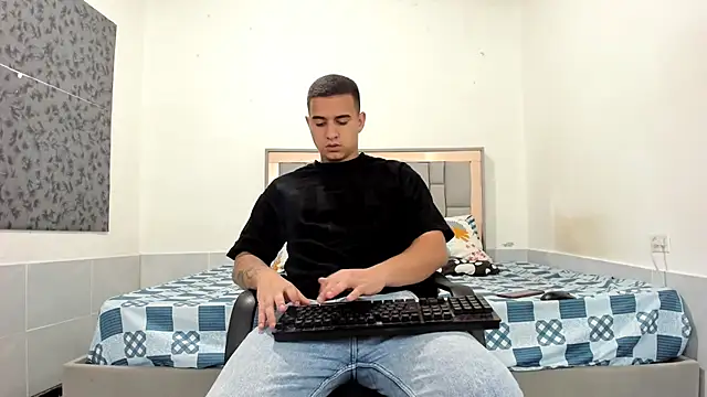 simookeler online show from March 28, 2:39 pm