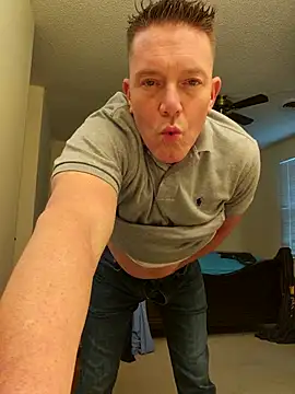 Bigtater1999 online show from April 19, 7:49 pm