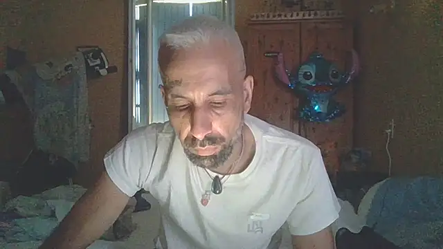 Snapshot of arrow13680 chatting on October 27, 2:19 pm arrow13680 online show from October 27, 2:19 pm