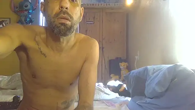 Snapshot of arrow13680 chatting on December 1, 9:56 am arrow13680 online show from December 1, 9:56 am