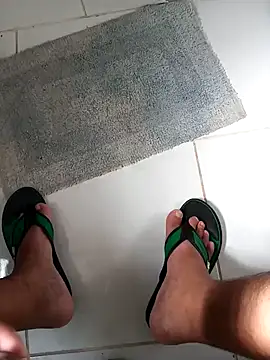 Snapshot of lobomisterioso13 chatting on January 24, 11:37 am lobomisterioso13 online show from January 24, 11:37 am