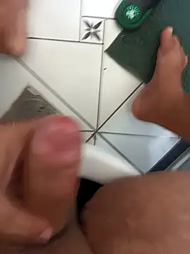 Snapshot of lobomisterioso13 chatting on January 12, 12:01 pm lobomisterioso13 online show from January 12, 12:01 pm