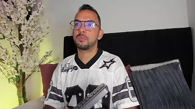  PauloDaSilva  online show from April 2, 10:34 am