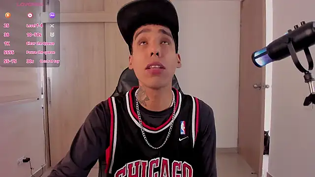 aldrinwhite online show from December 23, 7:41 pm