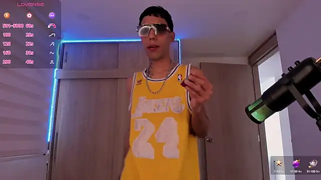 aldrinwhite online show from December 20, 8:23 pm