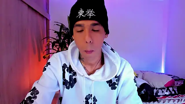 aldrinwhite online show from April 20, 6:21 pm