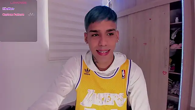 aldrinwhite online show from March 5, 3:40 pm