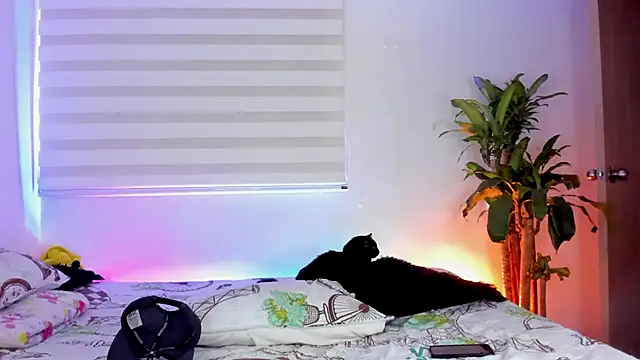 aldrinwhite online show from September 25, 6:40 pm