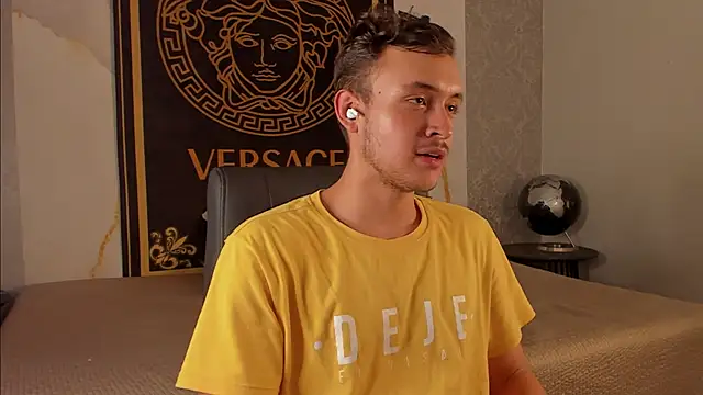 Desmon Clark online show from September 14, 12:45 am