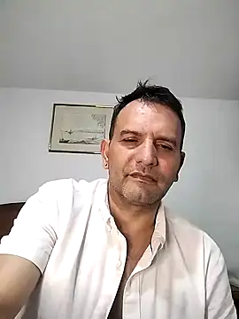 Snapshot of RogueTraveler chatting on January 28, 4:29 am RogueTraveler online show from January 28, 4:29 am