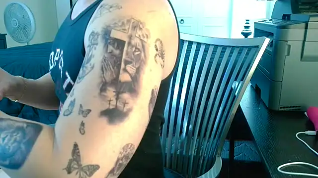 Aaron Rose25 online show from December 22, 3:47 am