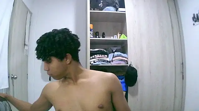 sexy diamante  online show from February 16, 4:10 am