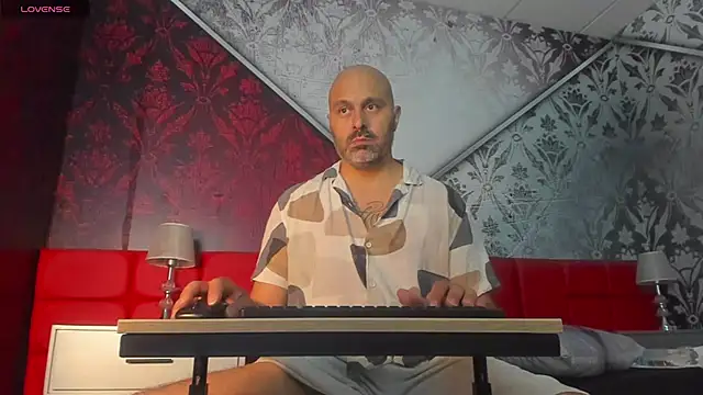 Gabriel Harmant online show from December 4, 11:30 am