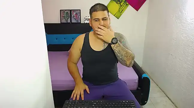 Snapshot of pitbullveryhot chatting on March 10, 8:01 pm pitbullveryhot online show from March 10, 8:01 pm