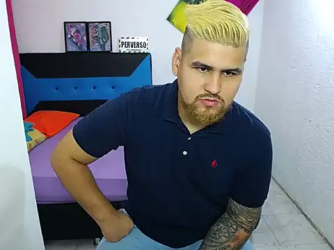 Snapshot of pitbullveryhot chatting on December 4, 2:04 pm pitbullveryhot online show from December 4, 2:04 pm