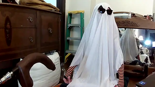 MaxJr8008 online show from October 30, 6:59 am