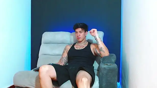 JUSTIN FULLER1 online show from December 21, 8:39 pm