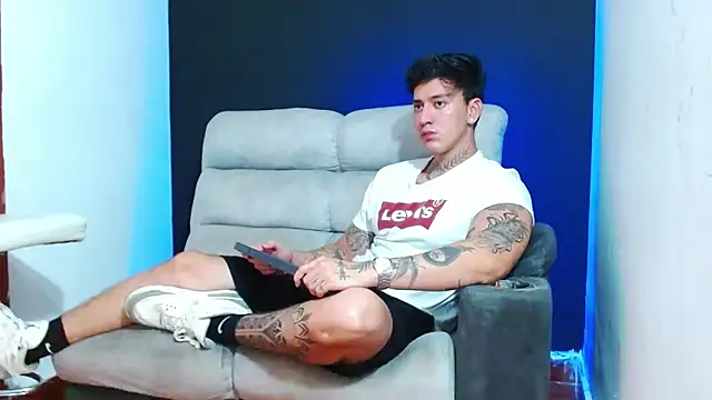 JUSTIN FULLER1 online show from May 27, 3:03 am