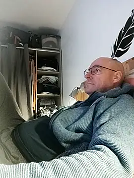 bogland33 online show from February 25, 7:59 pm