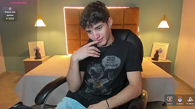 AlejooTwink online show from November 3, 12:48 am