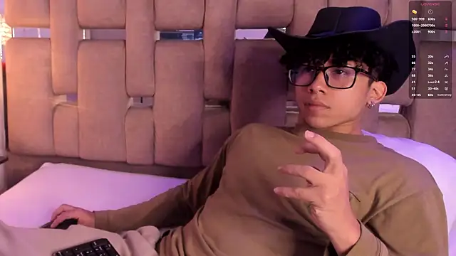 AkazaBoy  online show from November 18, 4:38 am