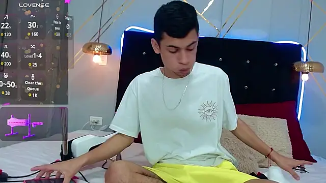 Snapshot of Oliver_king_sex chatting on December 30, 2:40 pm Oliver king sex online show from December 30, 2:40 pm