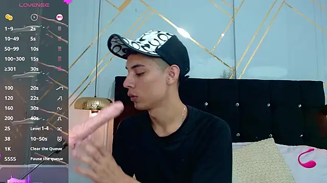 Snapshot of Oliver_king_sex chatting on March 18, 5:33 pm Oliver king sex online show from March 18, 5:33 pm