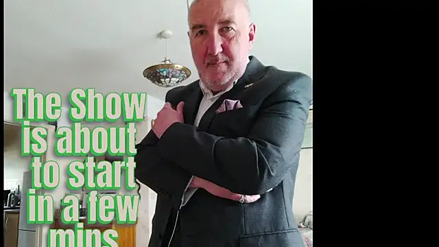 Adamdaddybear online show from November 1, 8:18 am