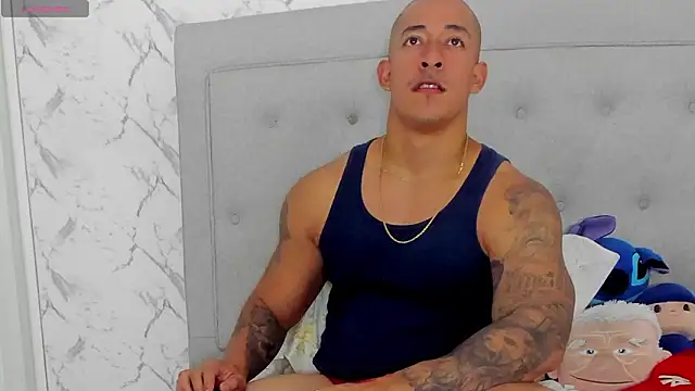 luigiferrara online show from February 6, 9:23 pm