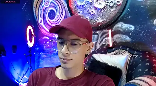 Snapshot of Yedrix chatting on February 24, 3:23 am Yedrix online show from February 24, 3:23 am
