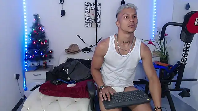 Snapshot of Leonard_Price chatting on December 21, 1:21 pm Leonard Price online show from December 21, 1:21 pm