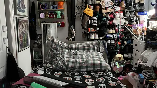 joeytatts66 online show from March 26, 3:32 am