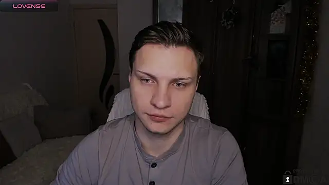 handsome guy01 online show from December 21, 7:44 pm