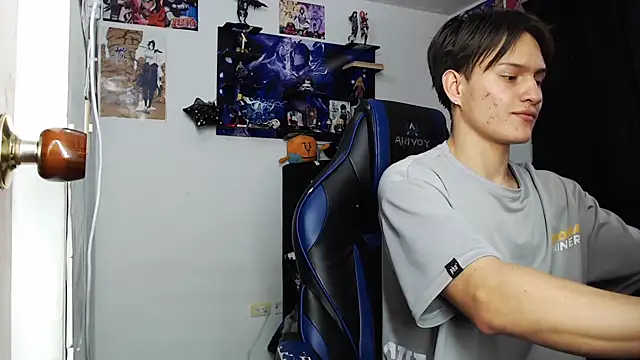 Snapshot of sr_jaeger chatting on October 18, 4:01 pm sr jaeger online show from October 18, 4:01 pm