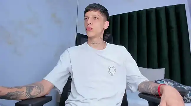 Snapshot of Adam_hard_ chatting on December 4, 7:34 pm Adam hard  online show from December 4, 7:34 pm