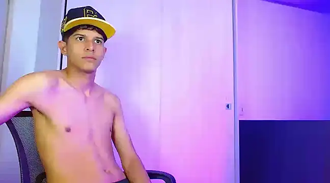 LiamGadiell online show from December 16, 3:30 am