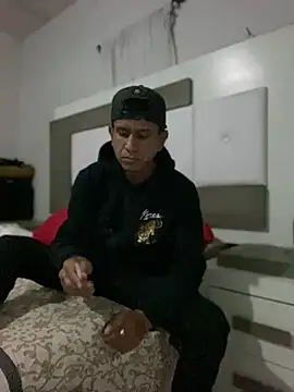 oiram27 online show from April 12, 5:09 am